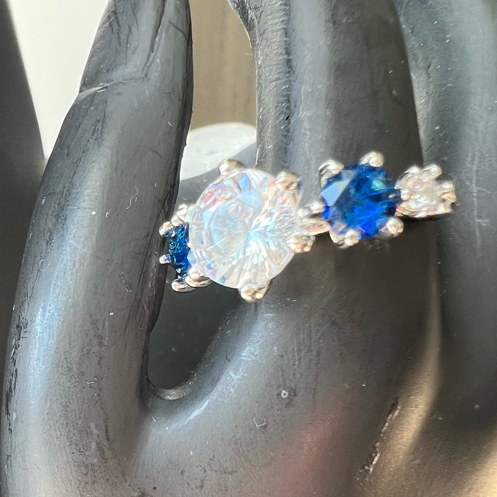 Size 7 hallmark s925 .